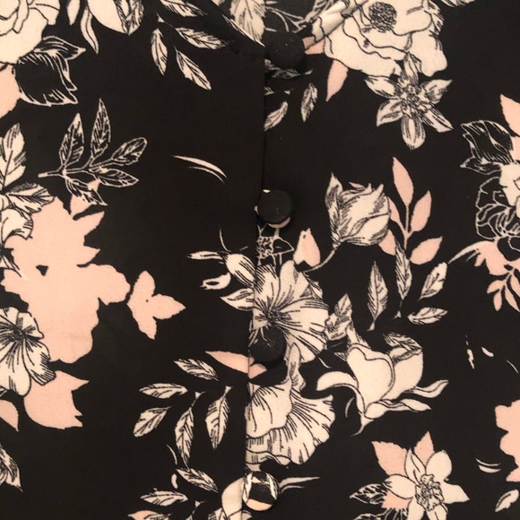 Black and light Pink floral top - Picture 2 of 3
